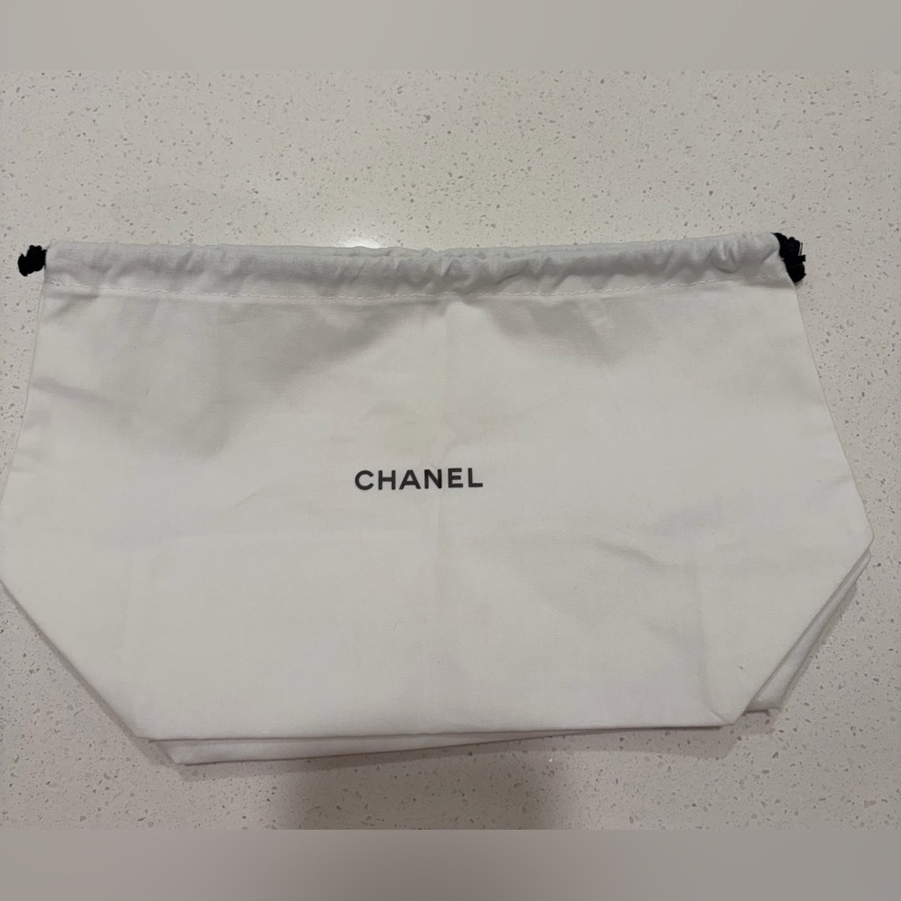 CHANEL White Drawstring Bags - Picture 4 of 4